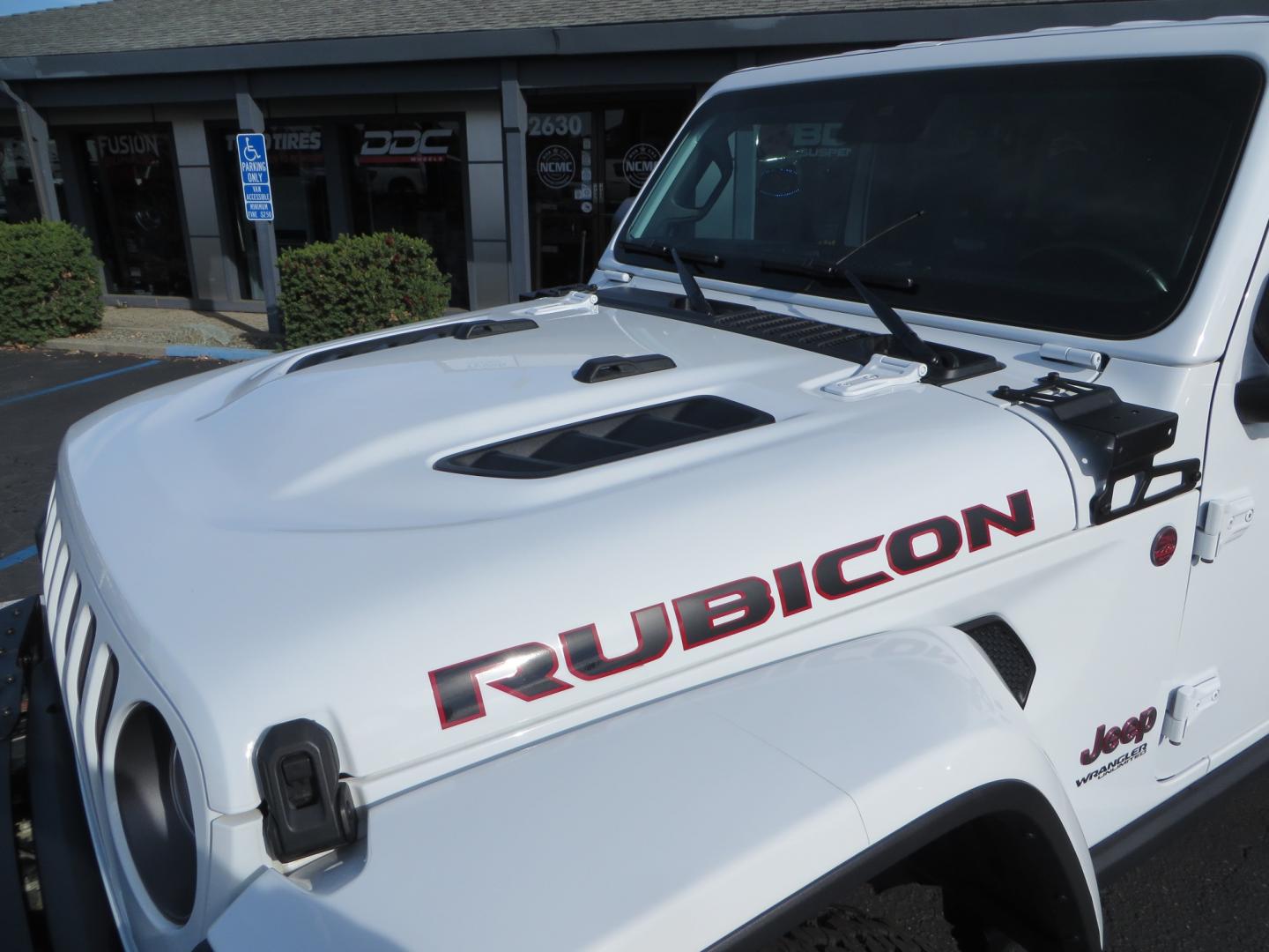 2021 White /BLACK Jeep Wrangler Unlimited Rubicon (1C4HJXFN6MW) with an 2.0L L4 DOHC 16V TURBO engine, automatic transmission, located at 2630 Grass Valley Highway, Auburn, CA, 95603, (530) 508-5100, 38.937893, -121.095482 - Photo#10